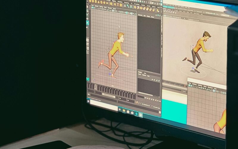 Motion-designer arbejder med animation i Adobe After Effects
