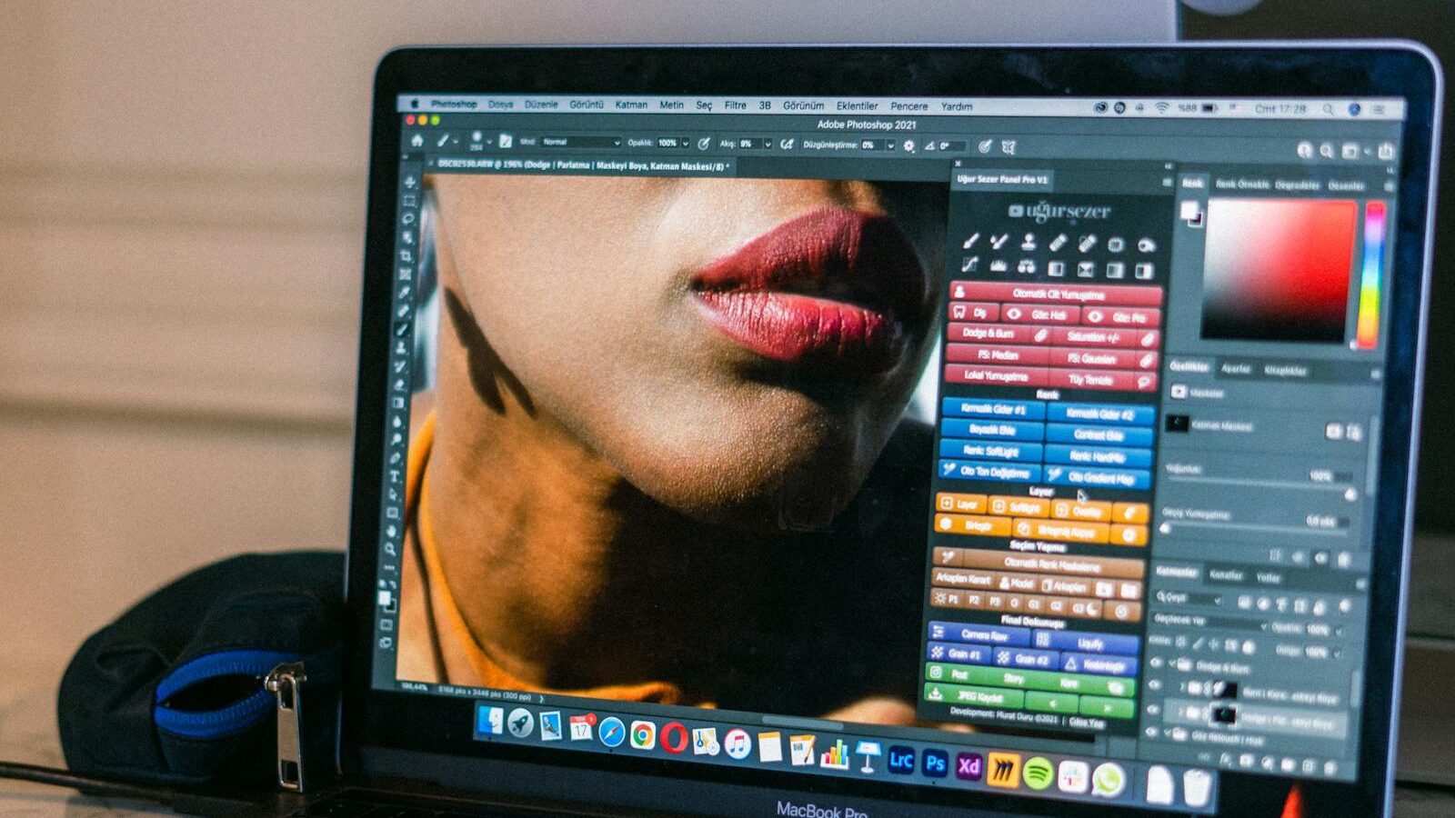 Designer retoucher portrætfoto i Adobe Photoshop