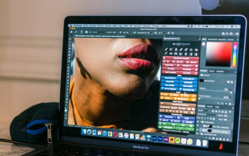 Designer retoucher portrætfoto i Adobe Photoshop